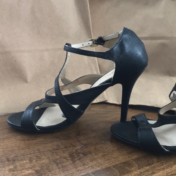 Alfred Sung. Black strapping heels - Picture 2 of 4